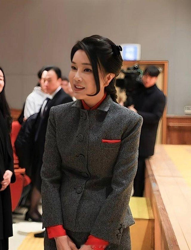 韩国最该申遗的是理发  韩国最该申遗的不是理发，而是整容，瞧瞧金建希的脸，满脸的