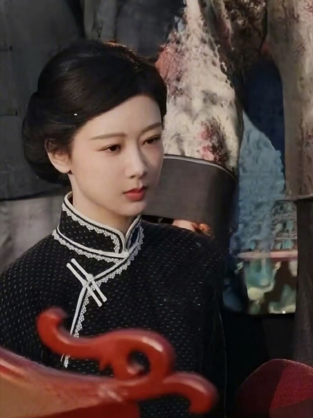 杨紫董竹君旗袍盘发路透杨紫董竹君旗袍盘发这个造型好温婉 好适合紫🥹退一万步讲 