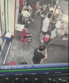 也是没谁了
得亏这女的脾气好
没有报警
不然五年打底[笑哭]