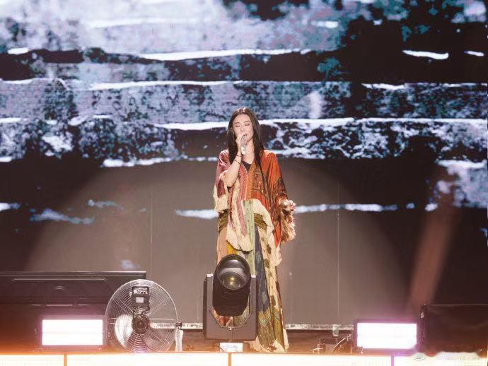 张柏芝演唱会状态 一出来我就梦回初恋！这个状态这个颜值这个嗓音，姐姐是吃了防腐剂