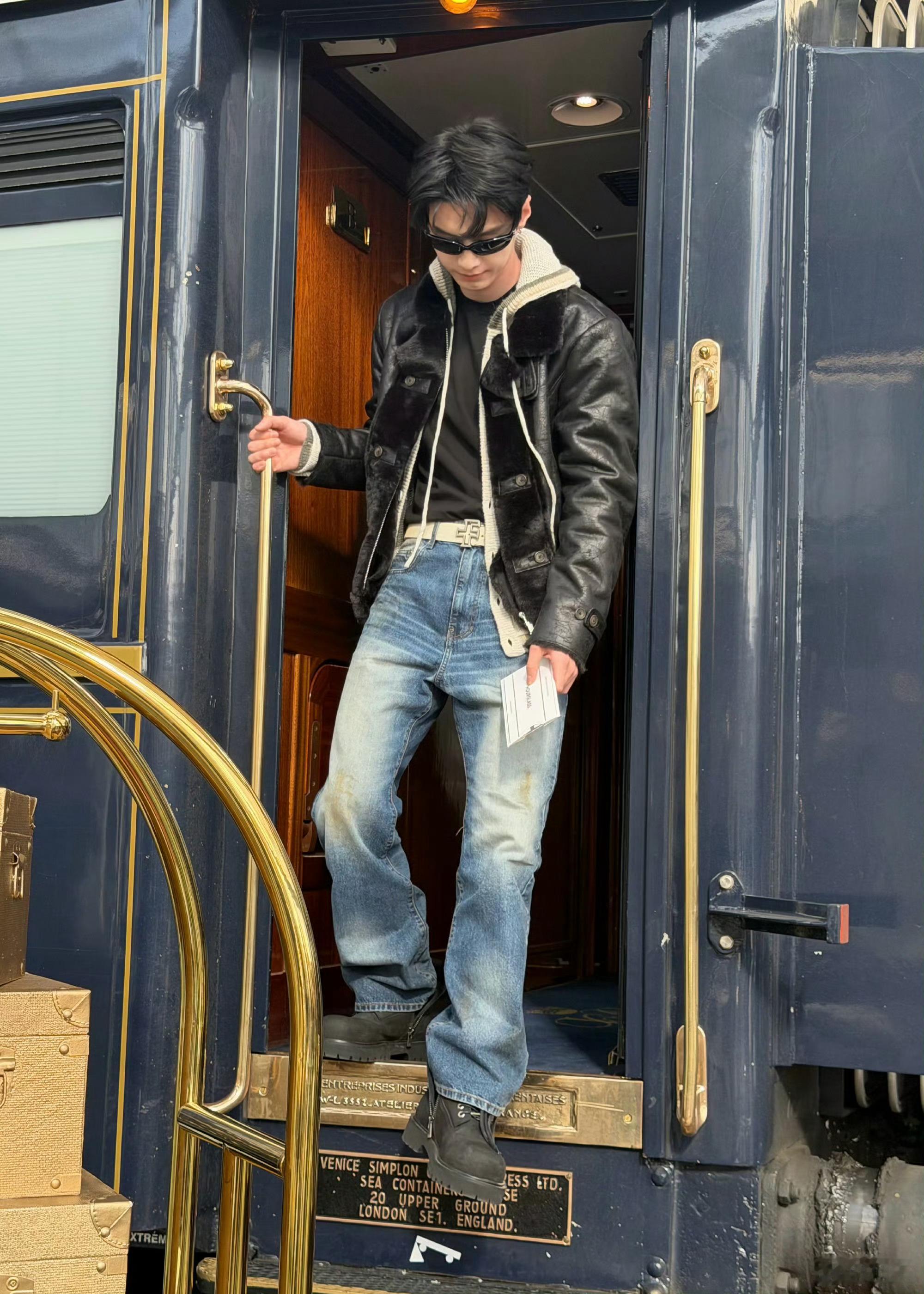 何与商务何与一周官宣三个代言 三个代言一周官宣，何与的商务小高峰来了，接下来就看