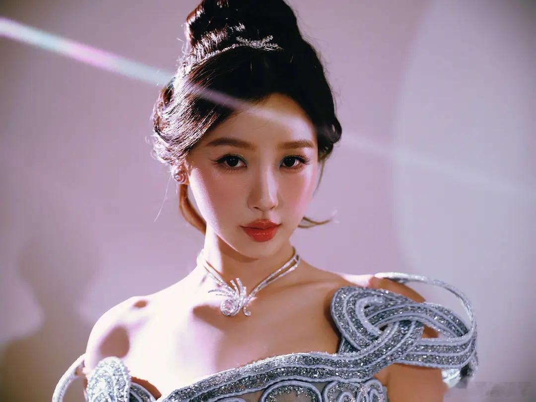 这妆感觉会翻车啊 ​​​