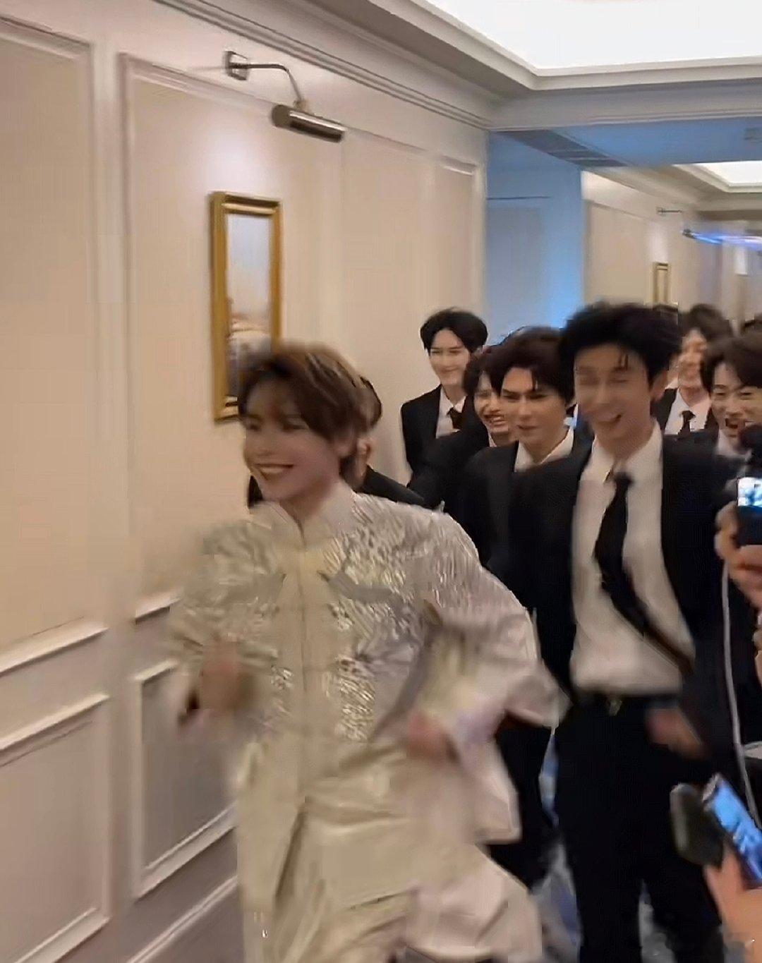 K总给老婆三场婚礼啊啊啊啊啊啊K总给老婆三场婚礼 ​​​