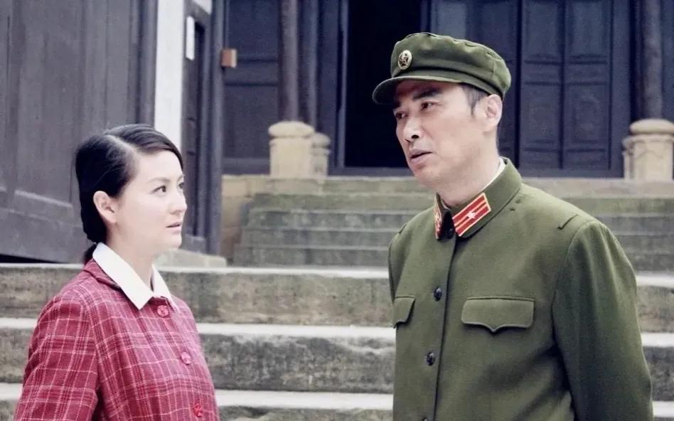 柳云龙，堪称″谍战教父″！他参演的谍战剧《知情者》、《暗算》、《血色迷雾》、《功