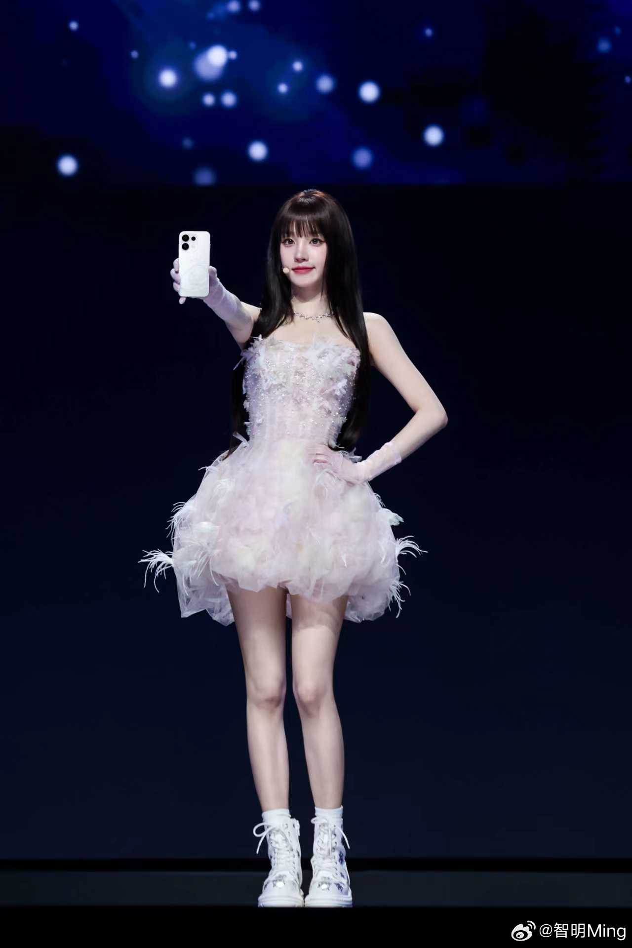 OPPO Reno16 带来四款款潮流配色：怦然星动、星河紫、梦境蓝、月夜黑 