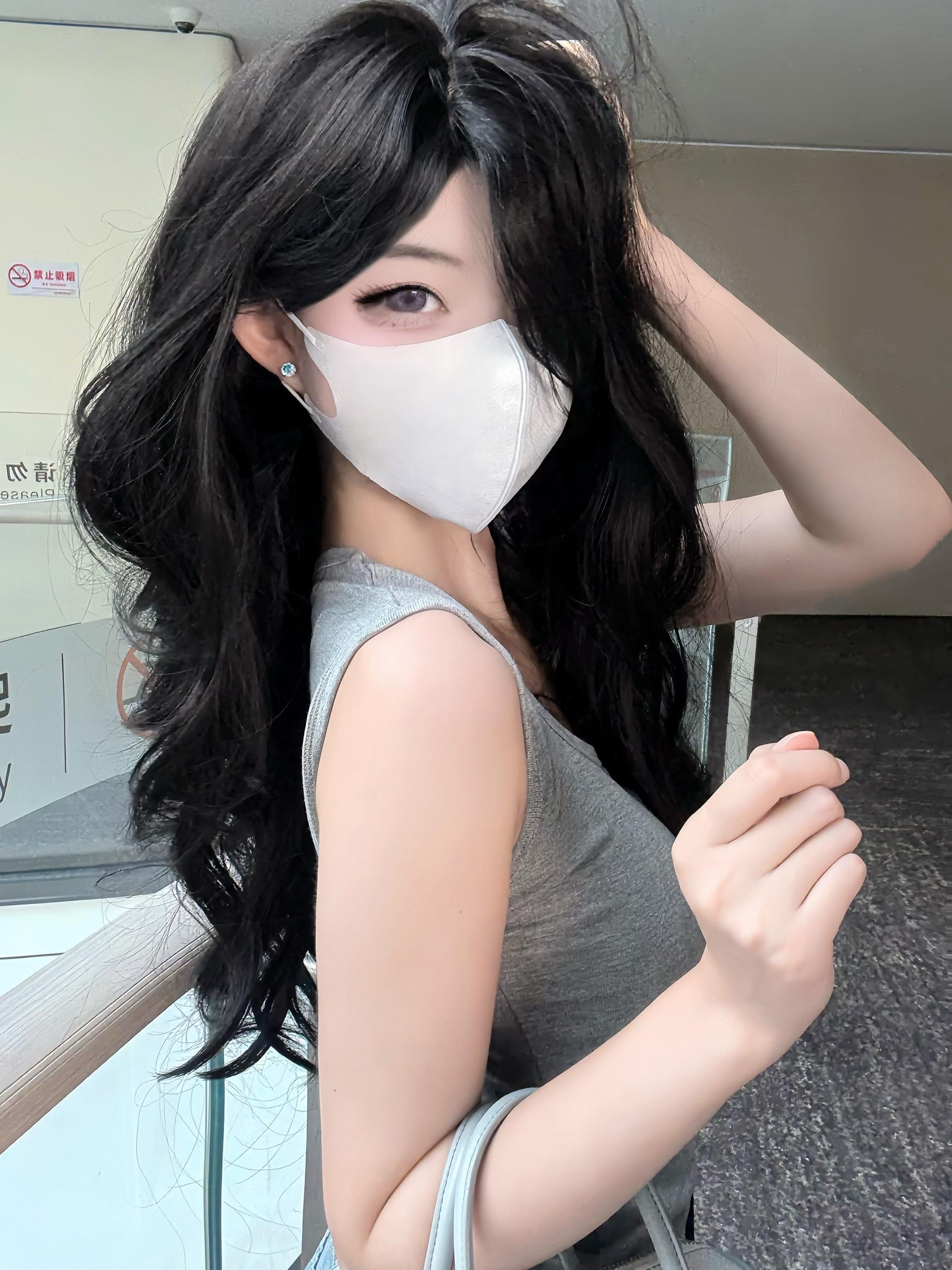 偷偷拍下你的样子 各种角度我都喜欢。