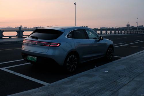 跑了一趟小长途,发现增程和纯电的“安全感”不在一个维度
刚开问界新M5 Ultr