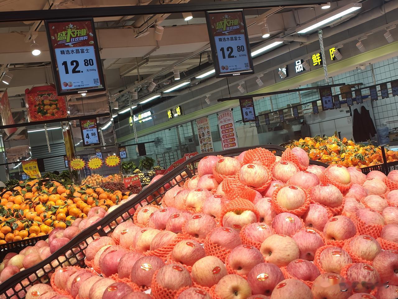 过年了，超市的商品都涨价了，没有特价商品了，生活俭朴爱买特价商品的大爷大妈们都泛