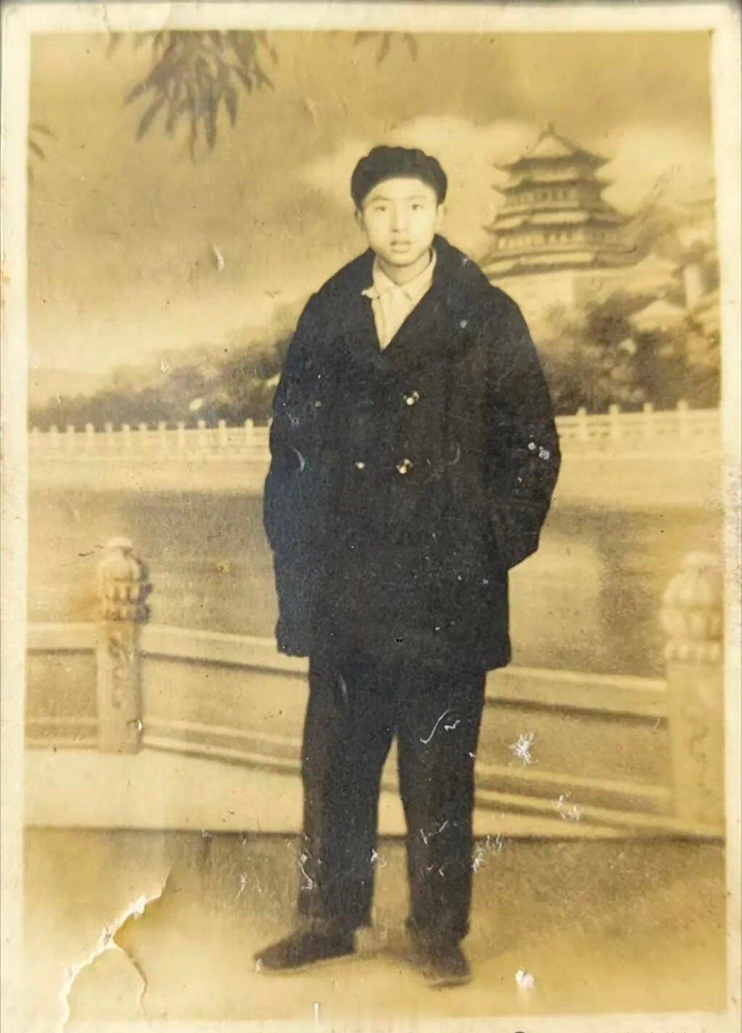 龚伟：记忆碎片∙我的父亲 1956年 5 月某日上午，一辆草绿色“嘎斯”大货车，