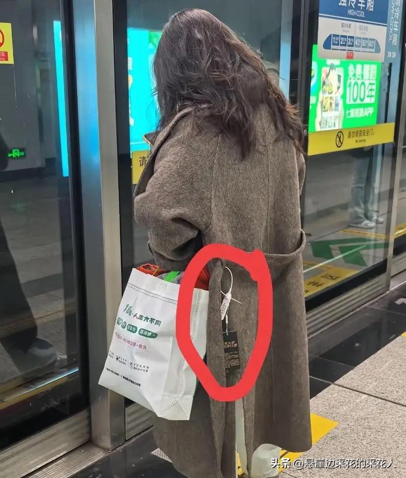 别把“7天无理由”当“白嫖工具”！这风气该改改

现在不少人买衣服不剪吊牌，用完