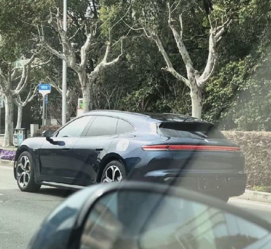 尚界Z7T就这么水灵灵的上街了，这大屁股我是真喜欢，这个品类也是真的火起来了。 