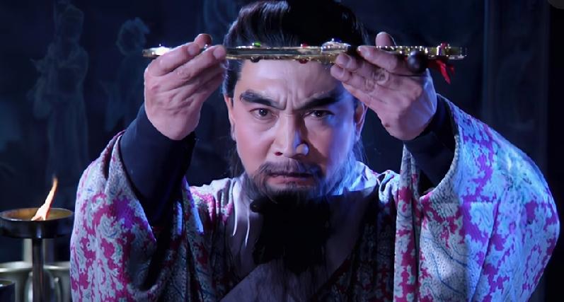 我认为曹操，曹操其实没有演义里那般不堪，他文武双全，不仅如此，他是个有情有义的人
