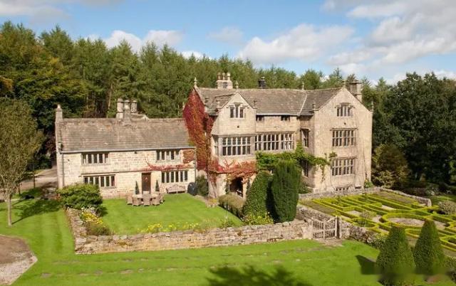 太阳报：索斯盖特爵士打算翻修他花300万英镑买下的“闹鬼”豪宅。房子里蝙蝠成灾，