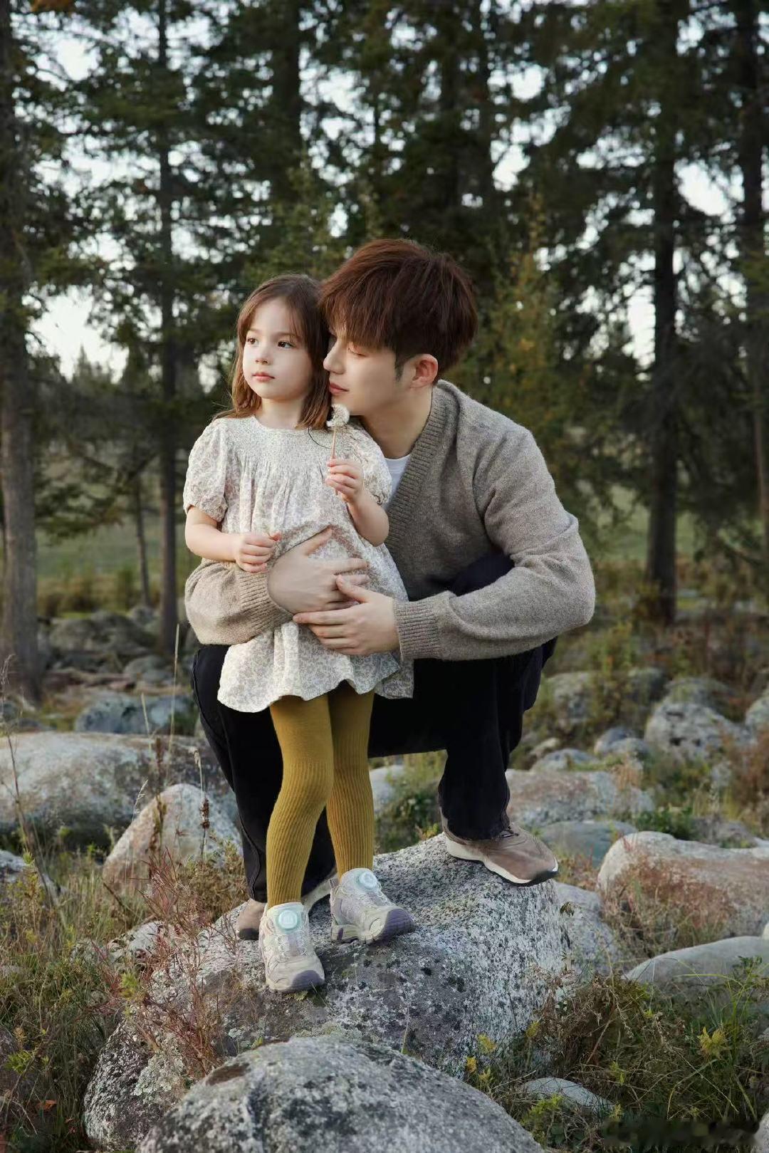 董力儿子女儿颜值 董力带儿子女儿重回爸爸去哪儿拍摄地 时间过得也太快，当年的实习