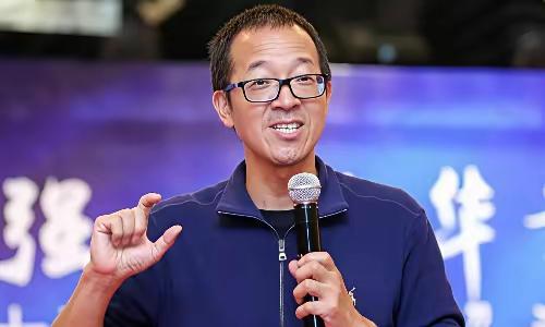 俞敏洪这波操作，才是真精明。
 
新东方账上躺400亿现金，光预收学费就275亿