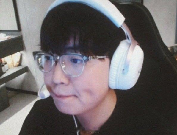 没想到ZmjjKK也被短剧拿捏了盲猜ZmjjKK休息期刷的红果短剧！赛事间隙疯狂
