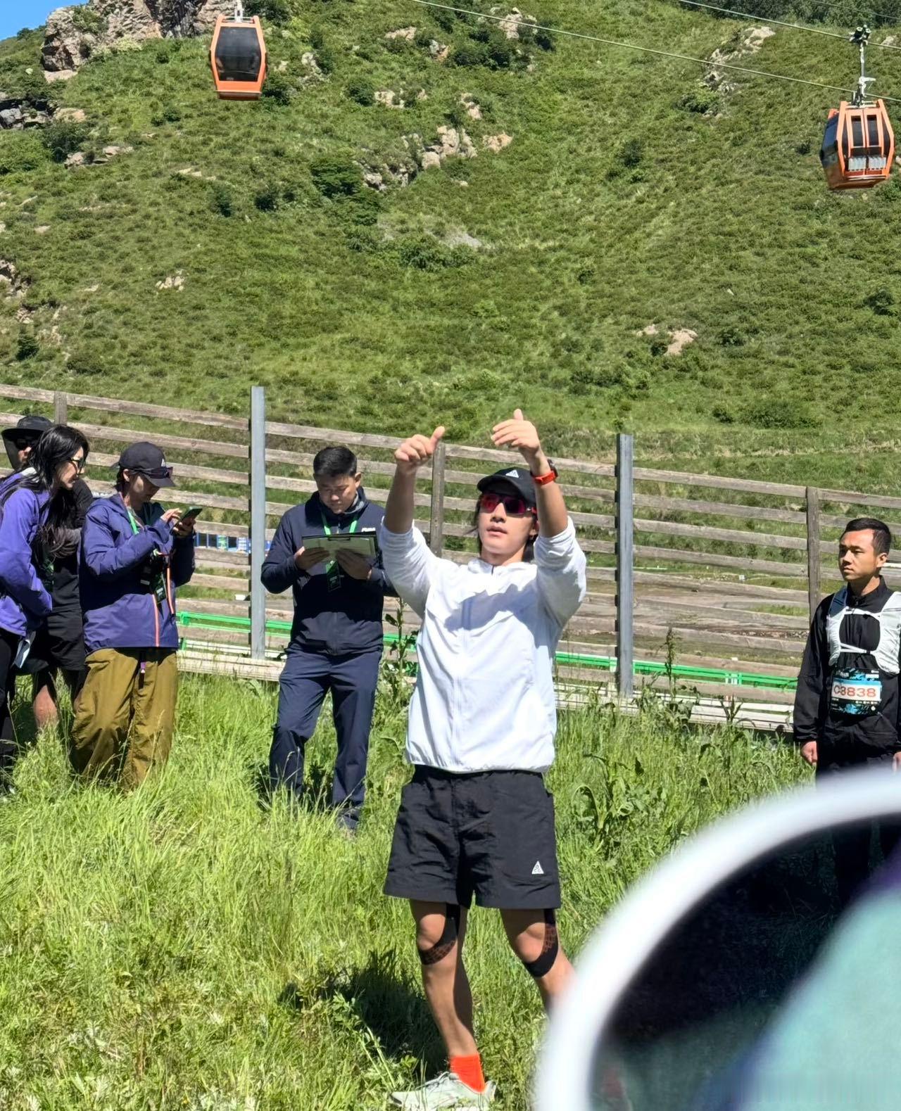 此沙气血足到头顶了此沙完全高精力人 低温短裤参加赛事，身体机能优越，元气直接溢出