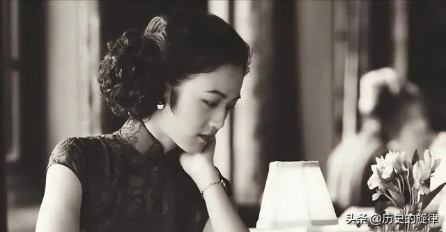 61岁曹锟强娶19岁戏子，落魄众叛亲离，唯有她守节相伴
 
19岁的刘凤玮，是京