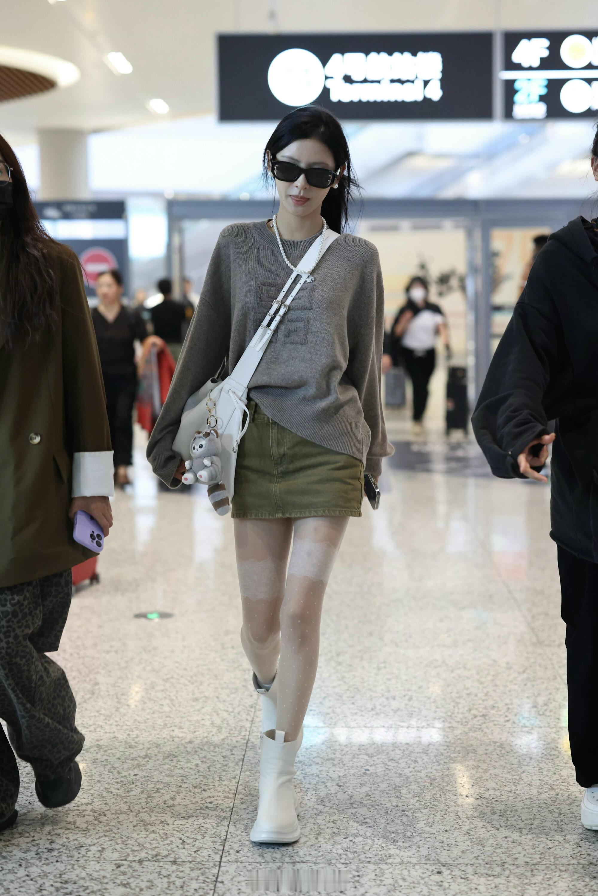 张予曦机场路透 ，美🤩 