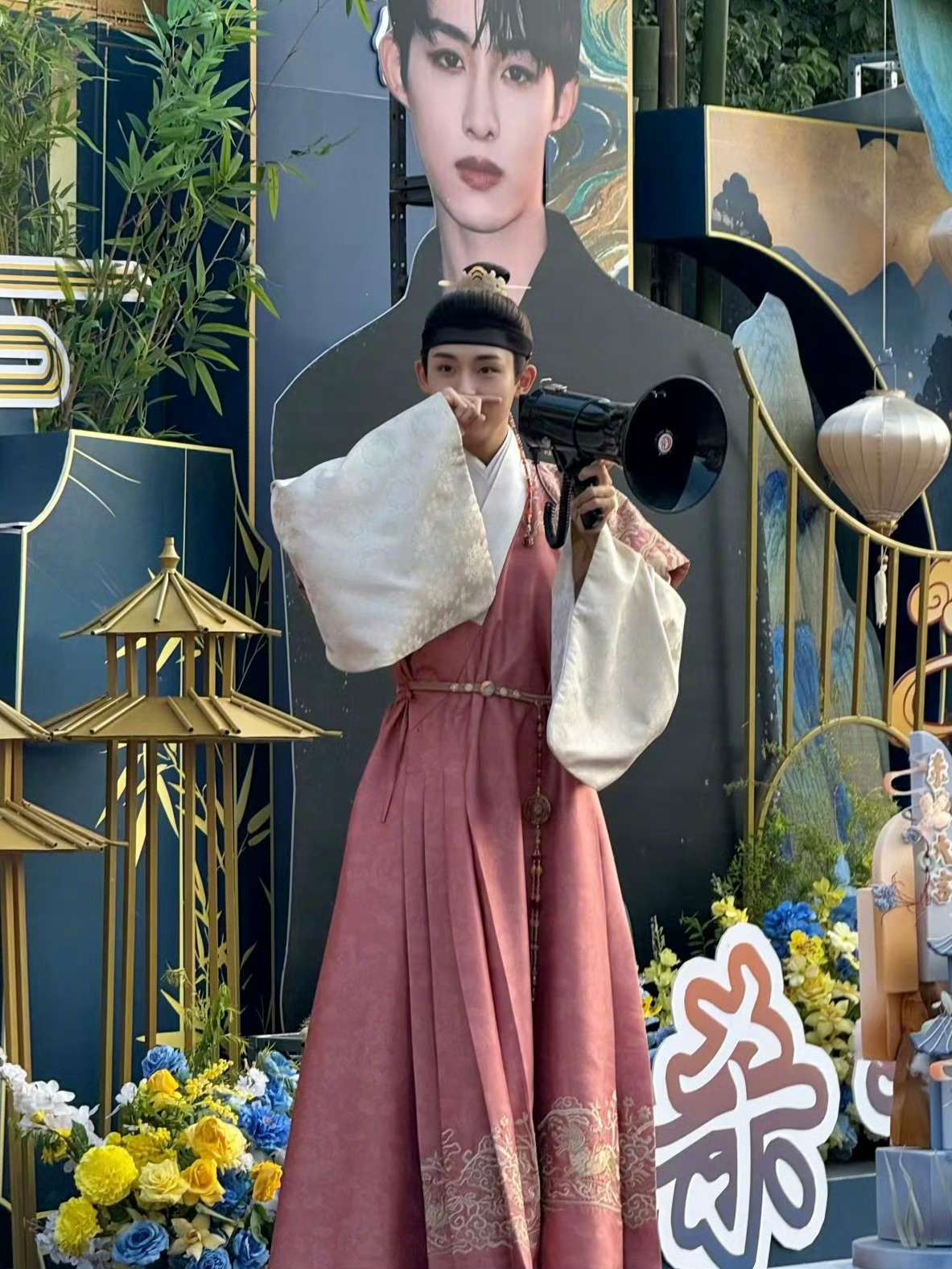 董思成杀青董思成良陈美锦杀青了～恭喜完美杀青！期待早日和叶限世子相见哦！[打ca