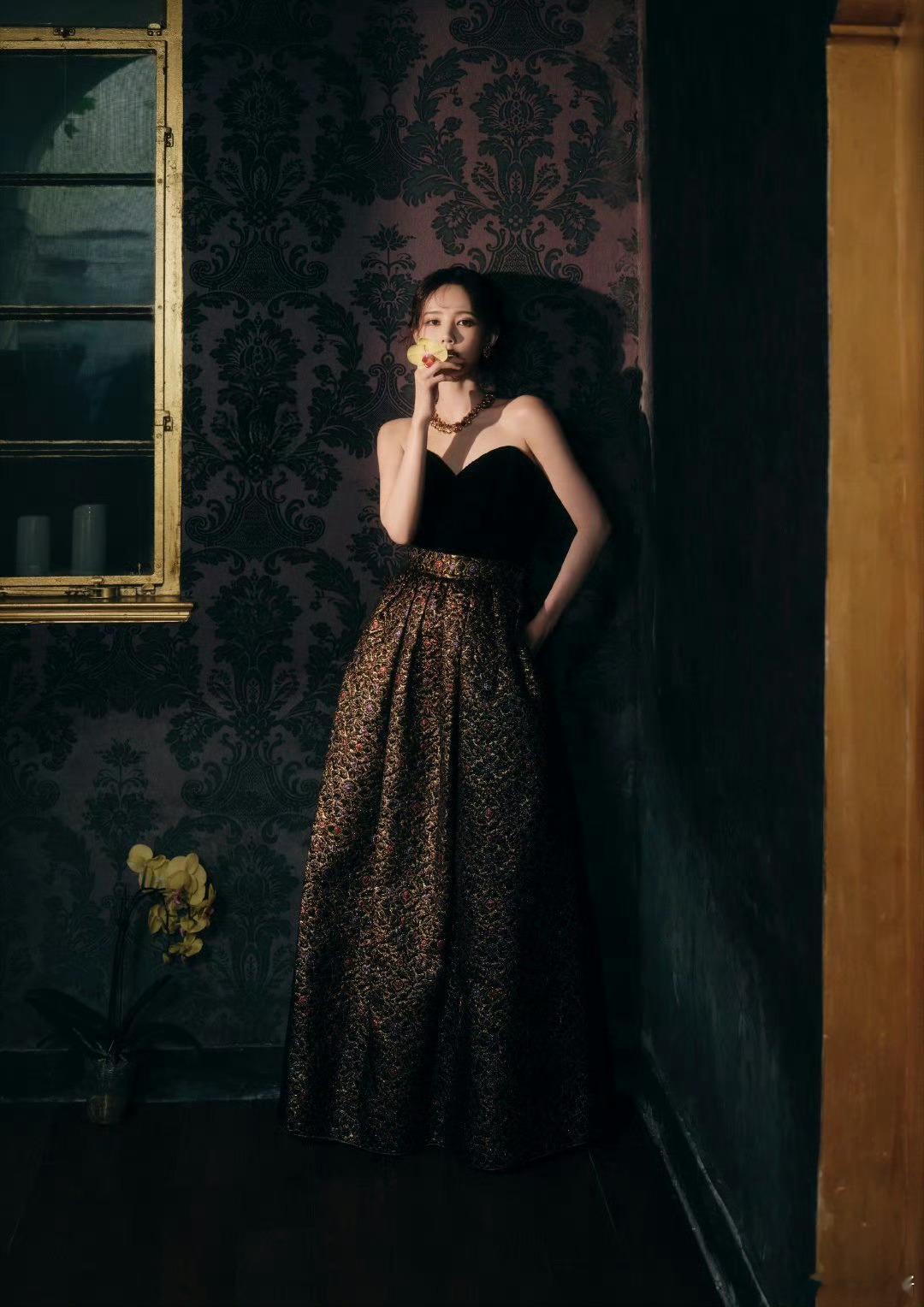 李一桐穿了40年前的古董礼服 太美了太美了，像是从好莱坞老电影里走出来的油画美人