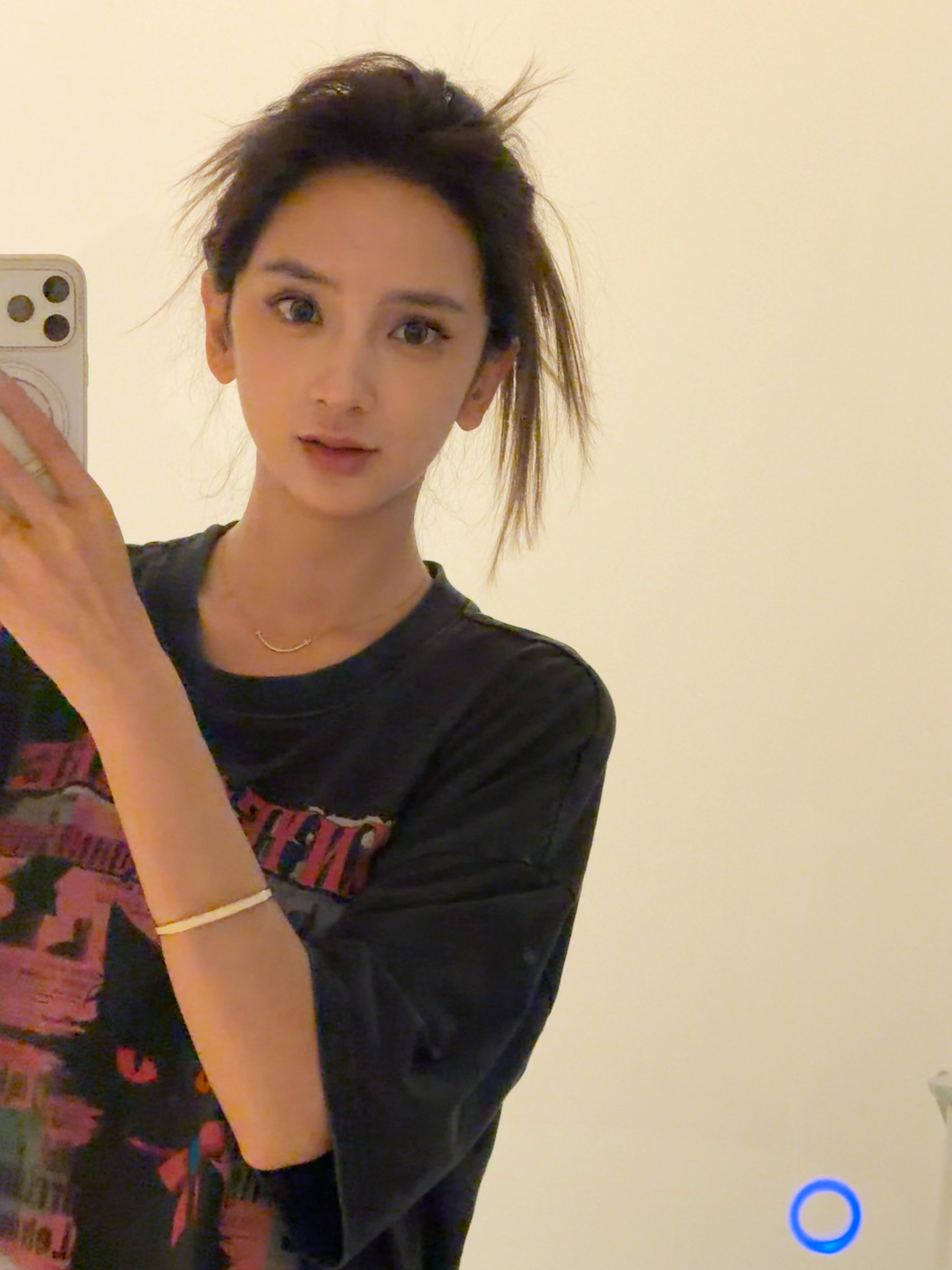 女生一天中什么时候觉得自己最好看？洗澡之前随便挽了个头啊 怎么这么好看啊这个头是
