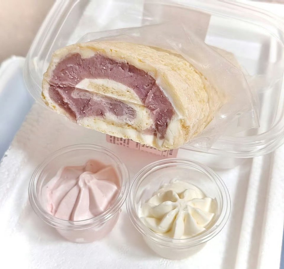 这个芋泥奶皮子真的把我香死了…没完全化冻就开吃…奶味儿太浓郁了… 