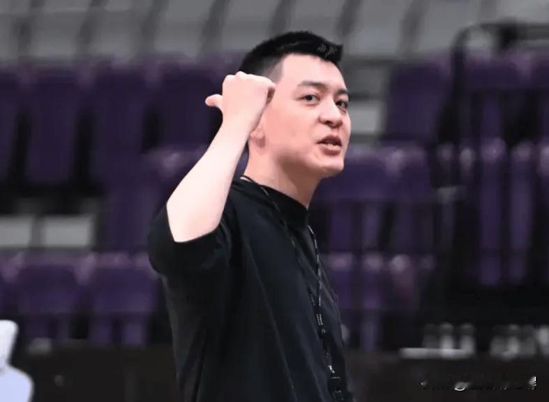 杨毅说杨鸣应该留在辽宁这话一点毛病没有啊，想当初球队在鼎盛时期郭士强离任杨鸣接手