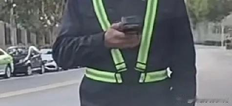 在青岛，你要是停个车，那可真是个技术活儿。一不小心停到了画线的地方，就得乖乖交钱