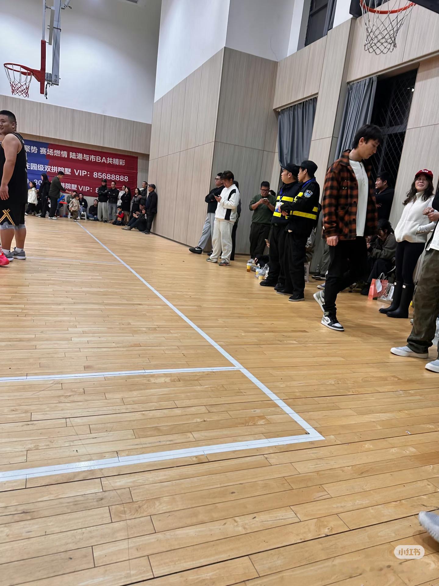 网友偶遇心动的信号8金禹行网友：本人很高很瘦  挺健谈 