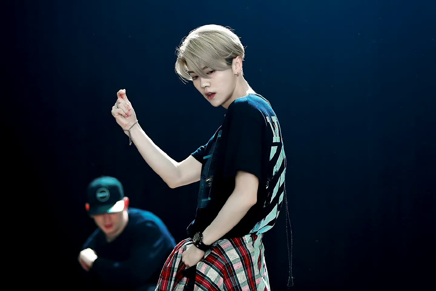 完全不理解为什么有人不喜欢鹿晗还有讨厌鹿晗的我觉得他生来就是应该被喜欢在我这里他