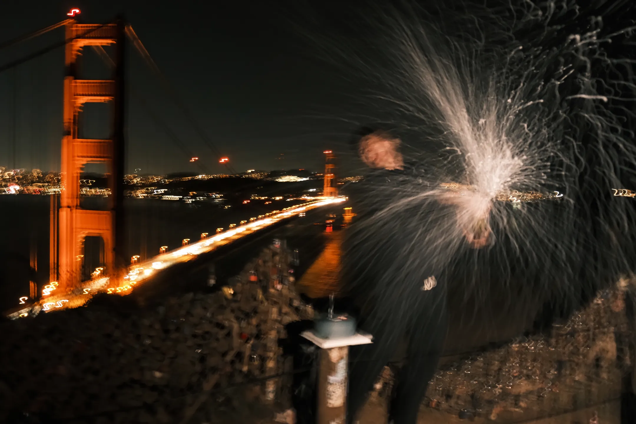 王俊杰更新社媒分享庆生图集：21岁和我的兄弟们一起