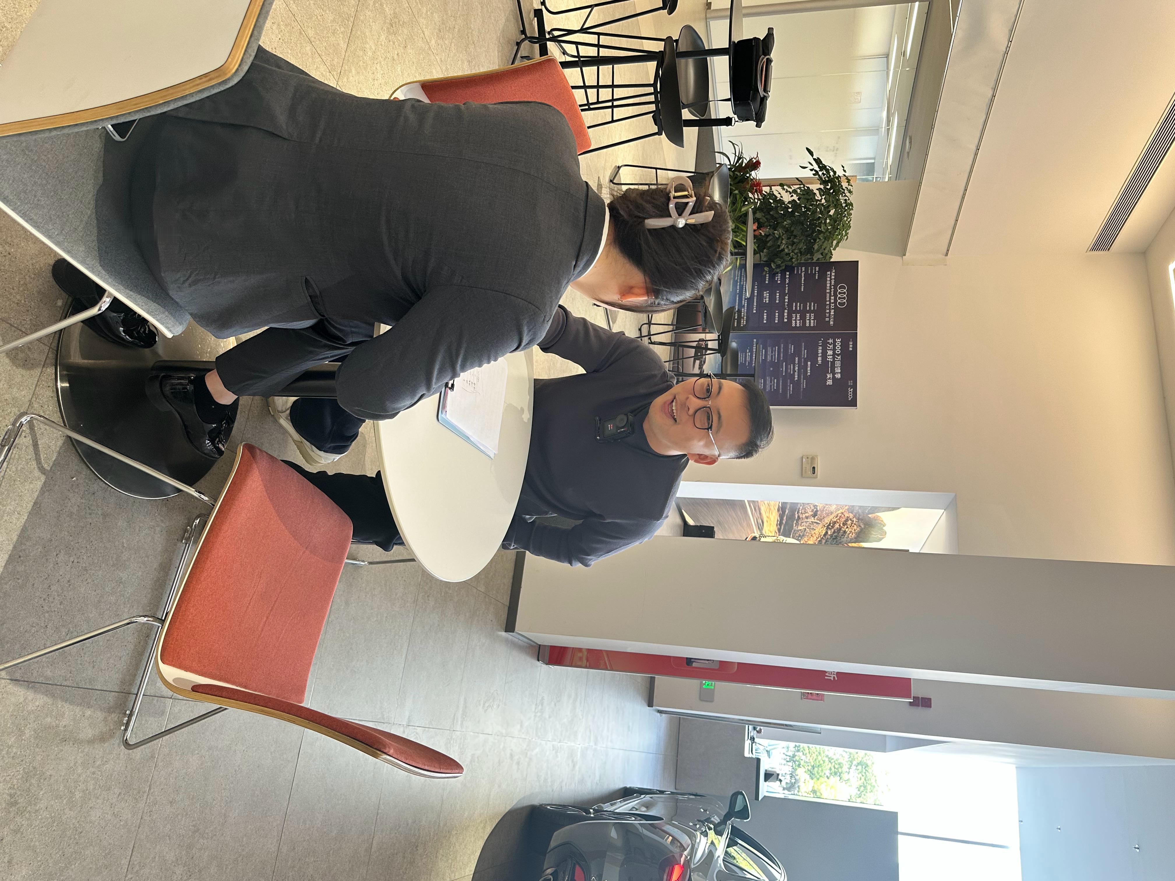 又来4S店砍价买车了，今天在奥迪4S店帮粉丝砍一台奥迪A8