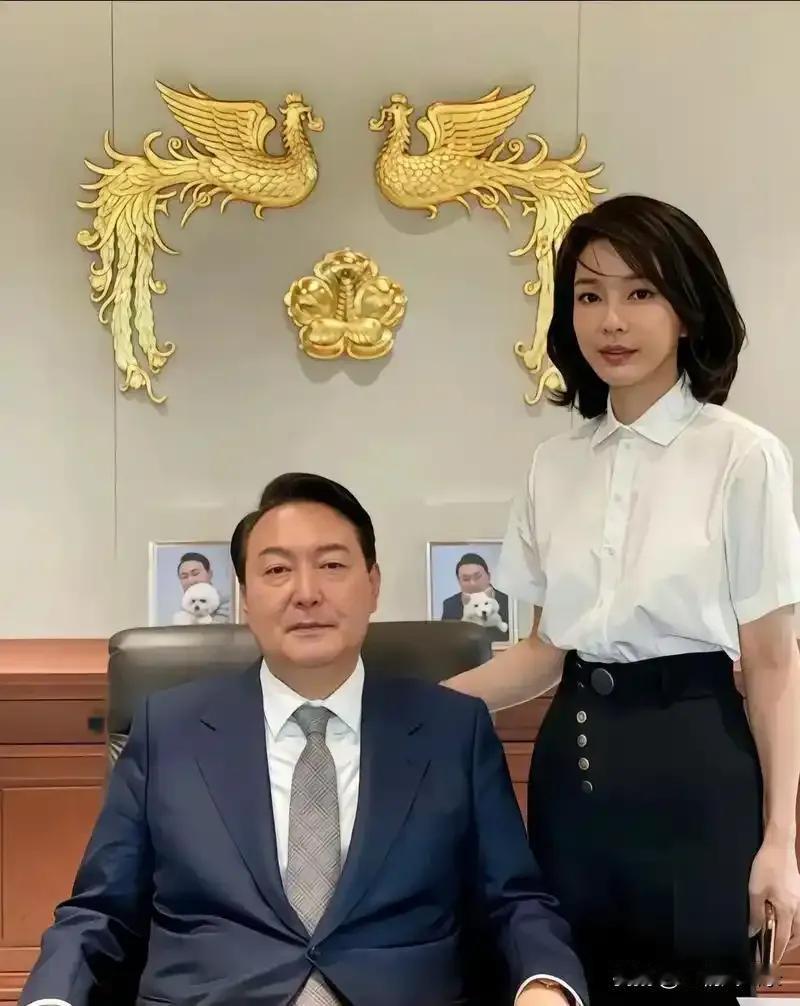 尹锡悦为夫人金建希做证人！首次出席“金建希特检组”接受传唤调查
锒铛入狱的尹锡悦