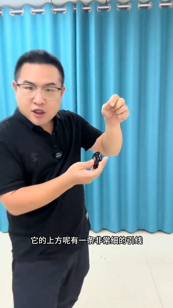 气球飞走了？隔空吸回来！
大家好，这一招隔空吸气球是如何做到的？其实原理超级的简