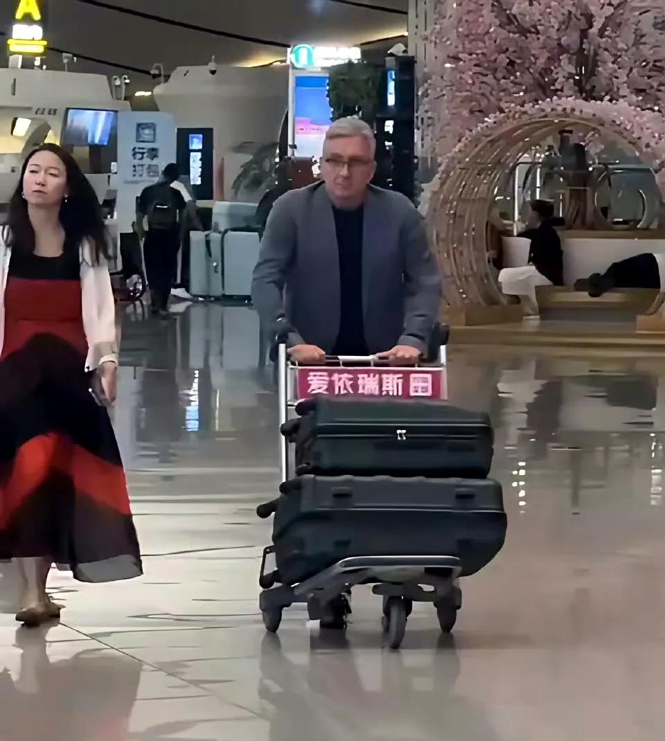 国足主帅伊万离开中国，无人送行，稍显落寞！

前国足主教练伊万诺维奇在执教中国男