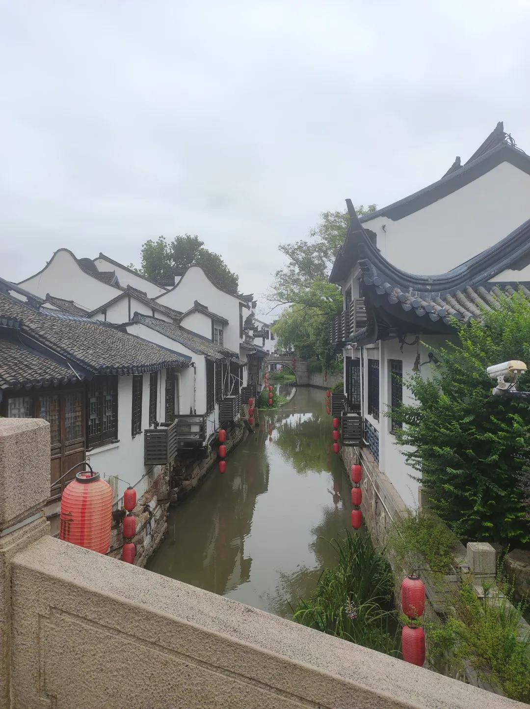 #如何用四个字评价中国足球？#
一地鸡毛