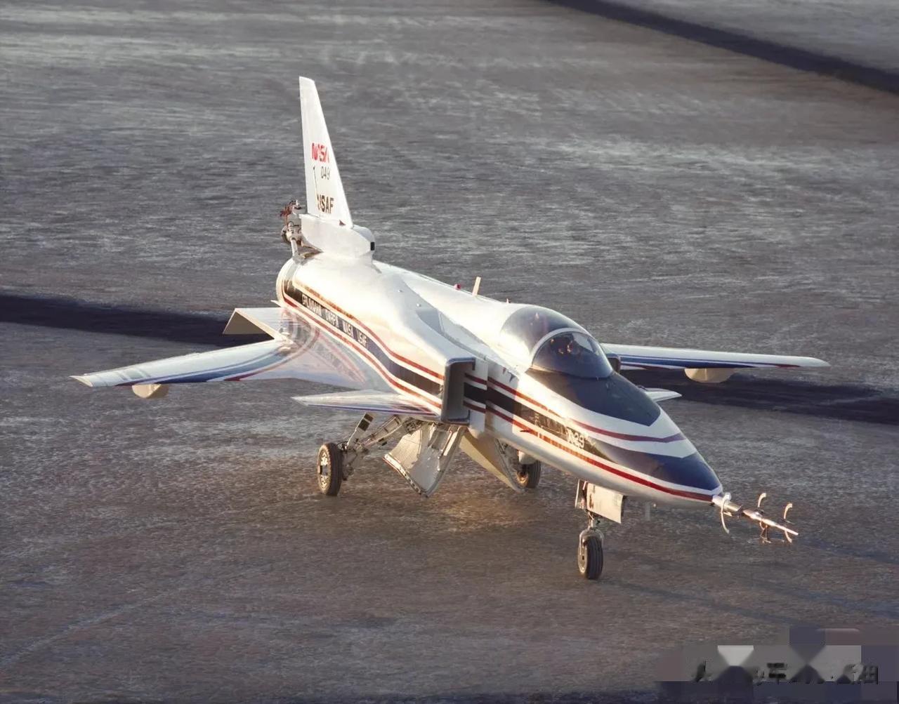  格鲁曼X-29试验飞行器
时间：1984-1991
速度：1.8马赫高度：55
