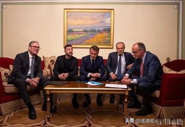 大海航行靠舵手，乌克兰人偏不？

乌克兰前线士兵在寒风中扛枪，后方权贵忙着给豪宅