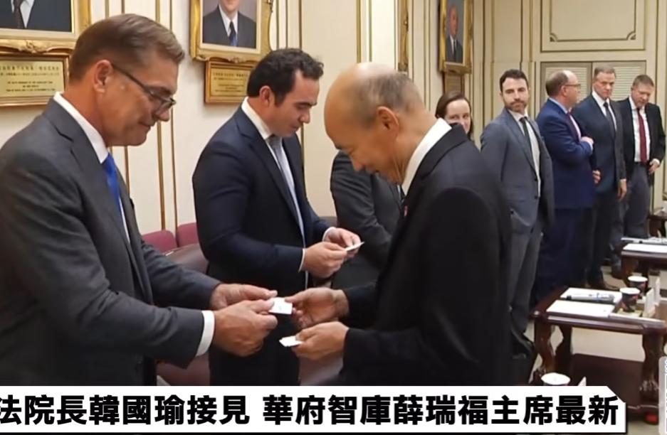 薛瑞福大陆走访遇阻，转头会晤韩国瑜
USCC主席薛瑞福率团访华，拟走访国内头部科
