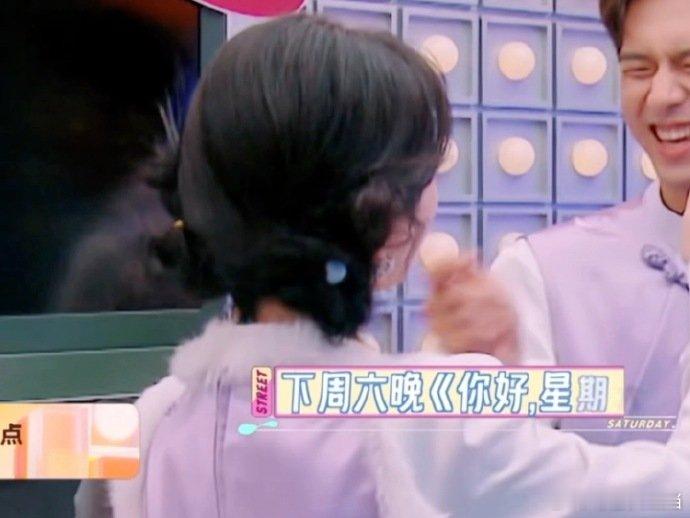 你摸我腰  “别摸我腰”，杨紫这反应可爱炸，和搭档互动满满看点，好 6 太有料。