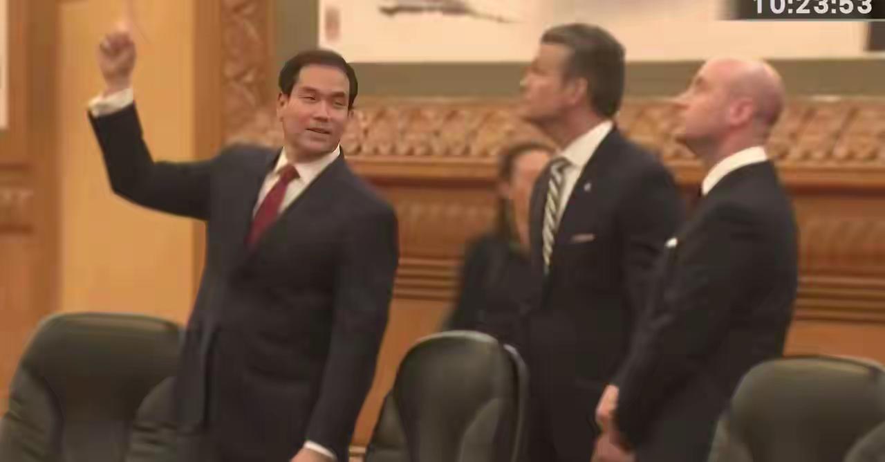 闹着要来，这一来，开眼界了吧！
估计鲁比奥没少在特朗普面前闹情绪，说啥也得带着他