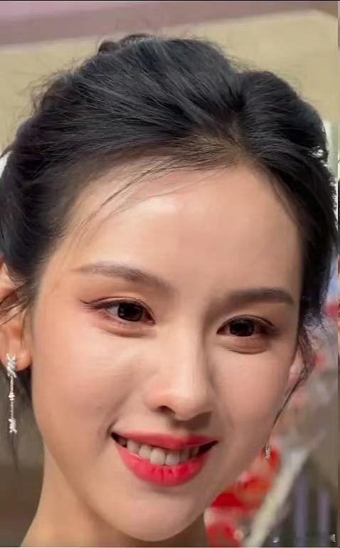 陈都灵的这个脸部状态是怎么了 