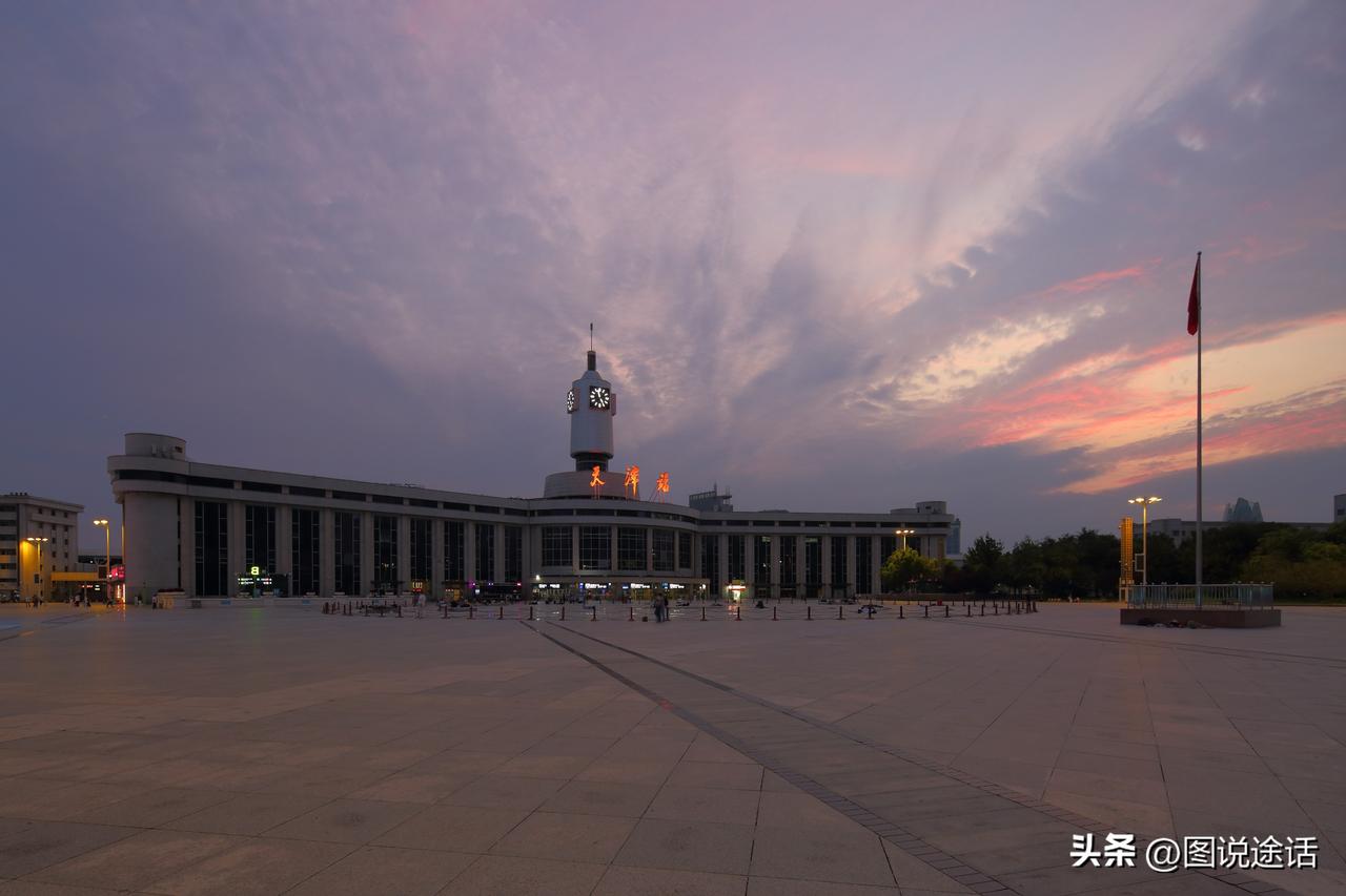 中伏第六天，津城暑热玩起了“明降暗升”的套路。气温象征性退了半步，湿度却焊死在高