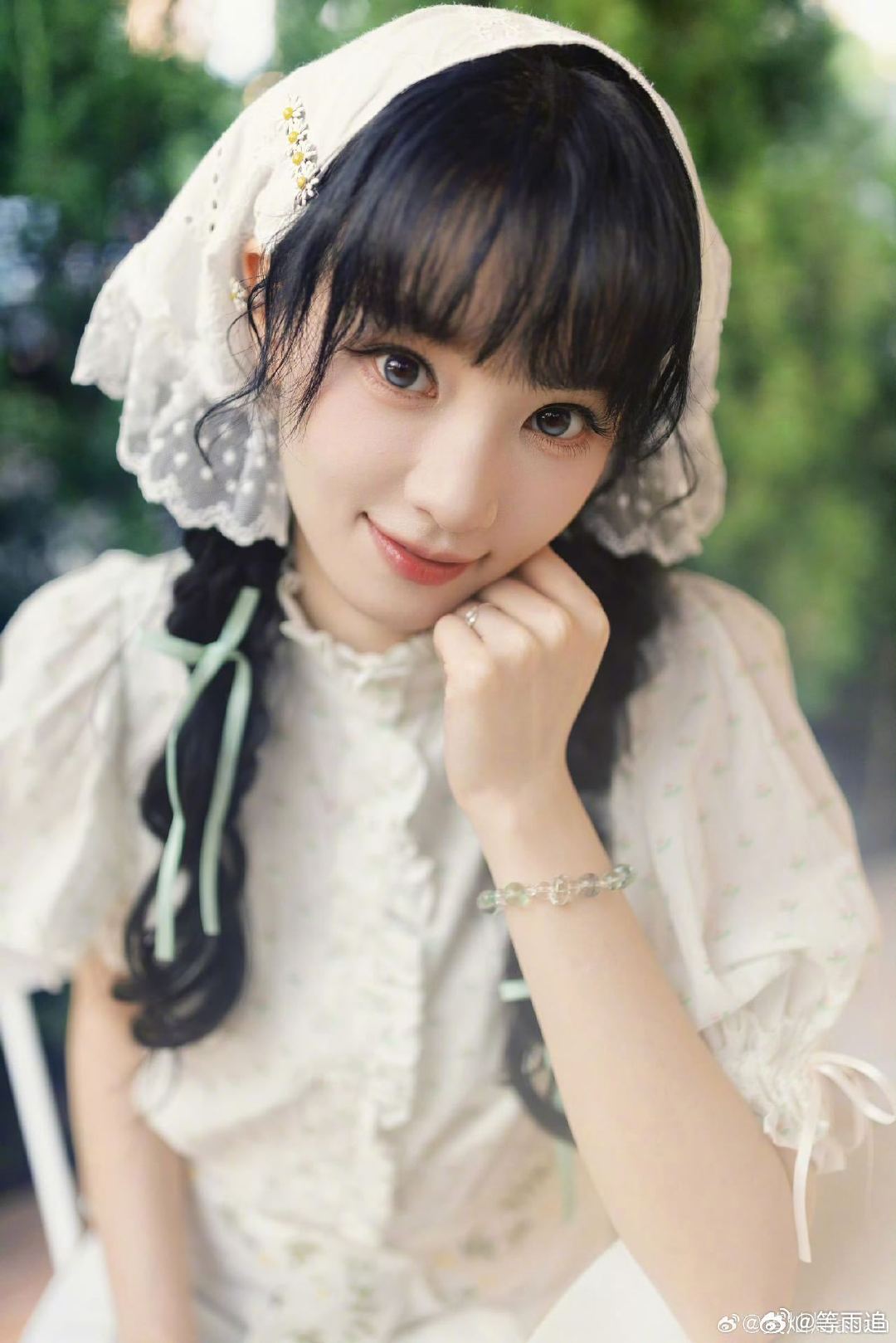 黄灿灿我是一个没有形状的人不必活成固定模样，黄灿灿认定自己没有既定形状，不被条条
