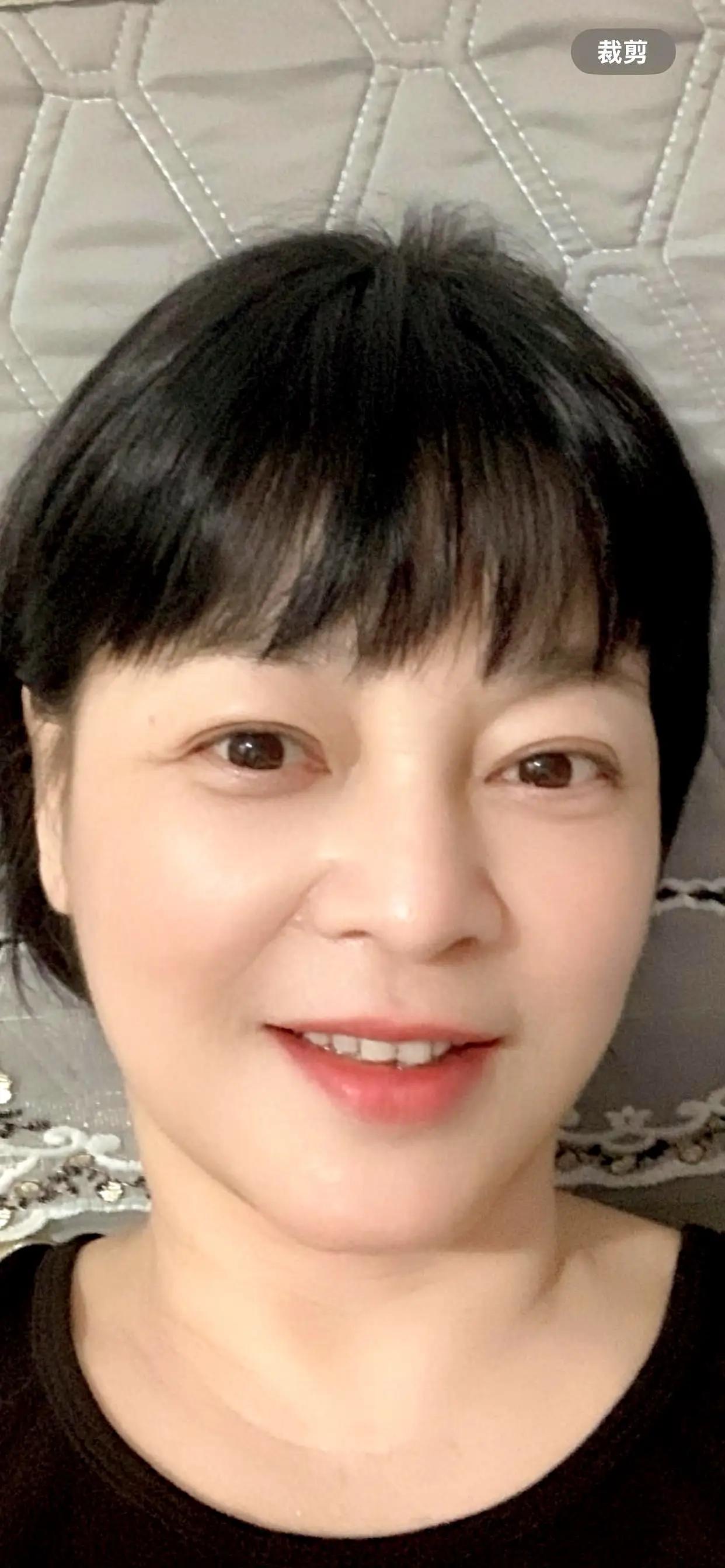 55岁的李大姐在社区群征婚，丧偶十年的她不要钱不要房，就想找个“能说上话的伴儿”