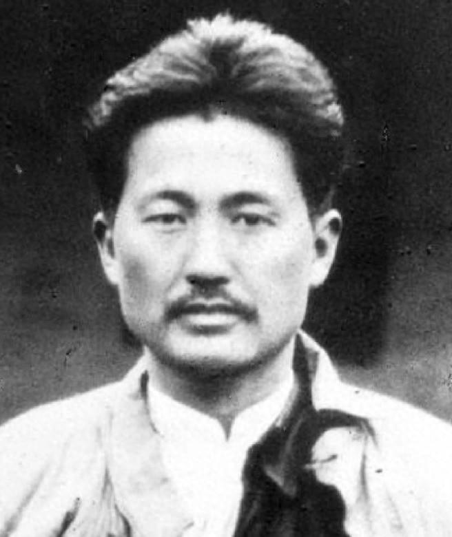 1977年，73岁的黄维在方志敏烈士墓前痛哭失声，哽咽自责地说方大哥我真的辜负了