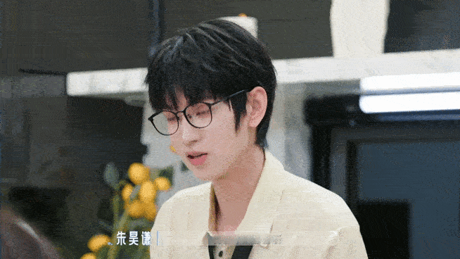 饺子面条之争照进恋综恋综何书桓 小朱这波操作我真的服气，为了春子学做饭，转头又跟