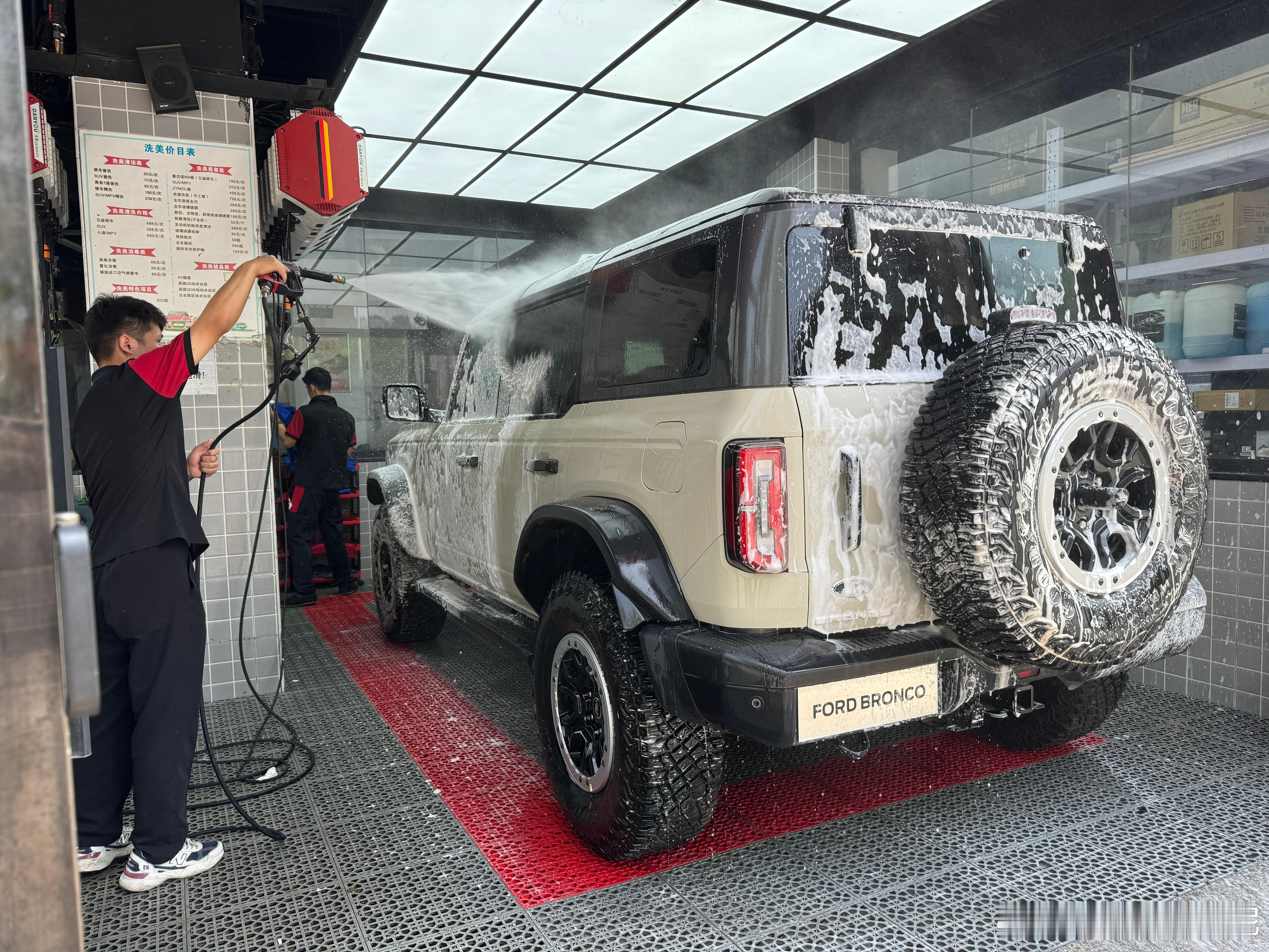 #福特bronco# 大家猜对了吗？[馋嘴]一周的时间，关于这台烈马有问题欢迎疑