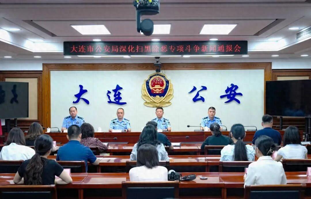 大连普兰店，一女子专门挑那些工作稳定、手里有点闲钱、看着也本分的中年男性搭讪。这